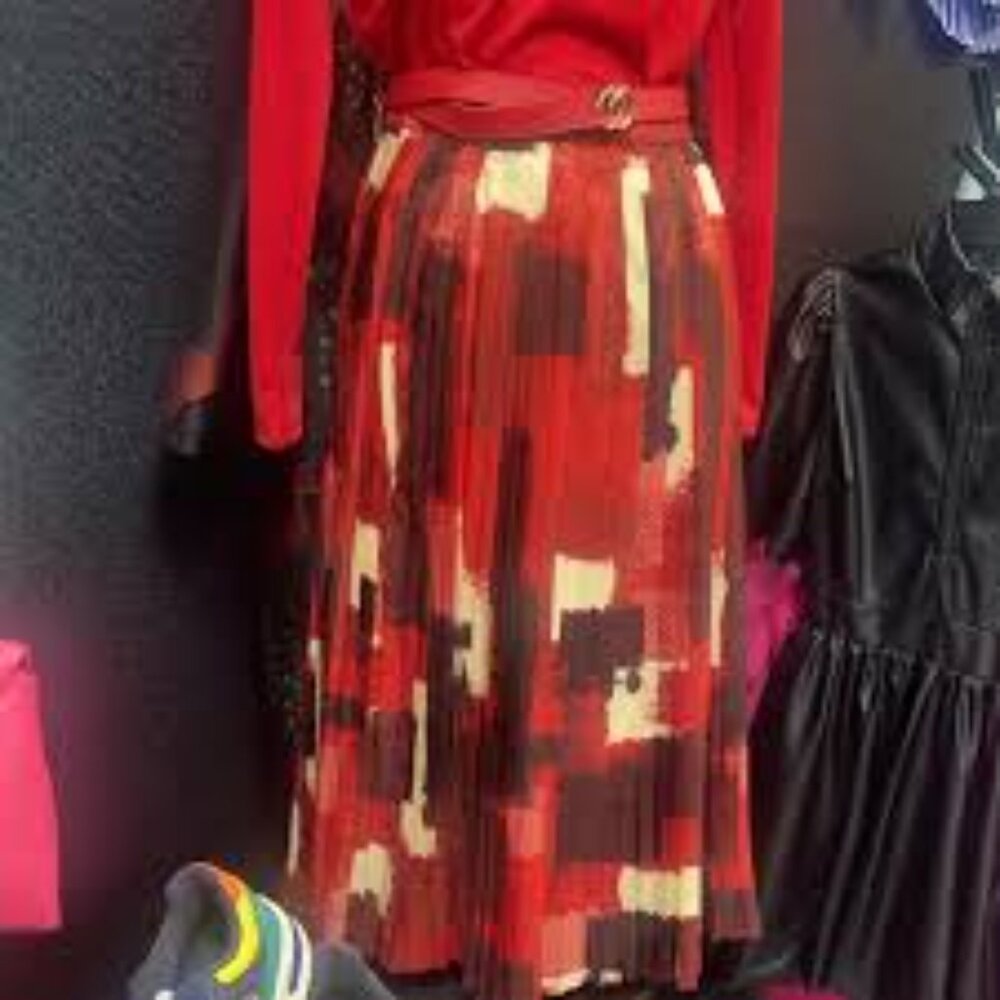 Abstract Red🩷🩷💯 &Brown Pleated Skirt